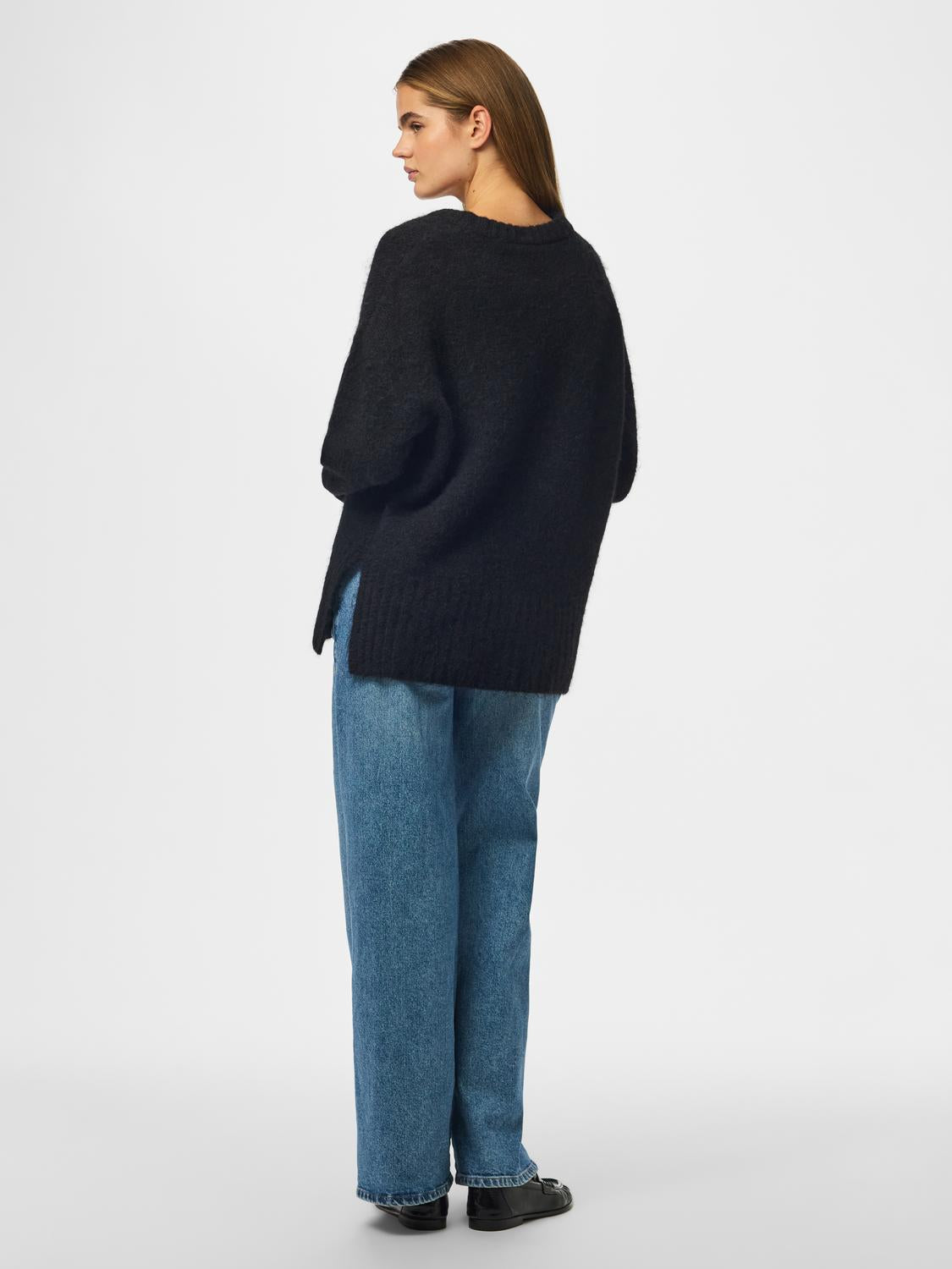 model_shot-back